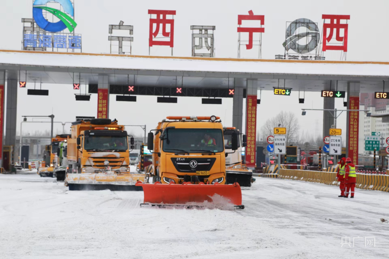 青海：暴雪寒潮冰冻预警齐发 多部门全力守护高速畅通(图1)